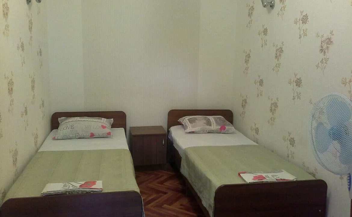 2хместный эконом. Гостевой дом Ассоль. Гагра