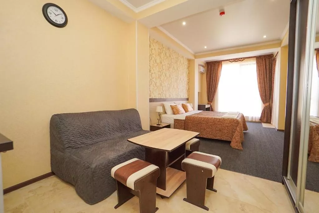 Номер-студио с балконом. Апарт-отель «Близнецы». Адлер