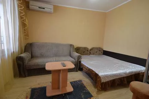 4-х мест. номер с кухней и двориком 1-й этаж. Гостевой дом "Лето". Алушта