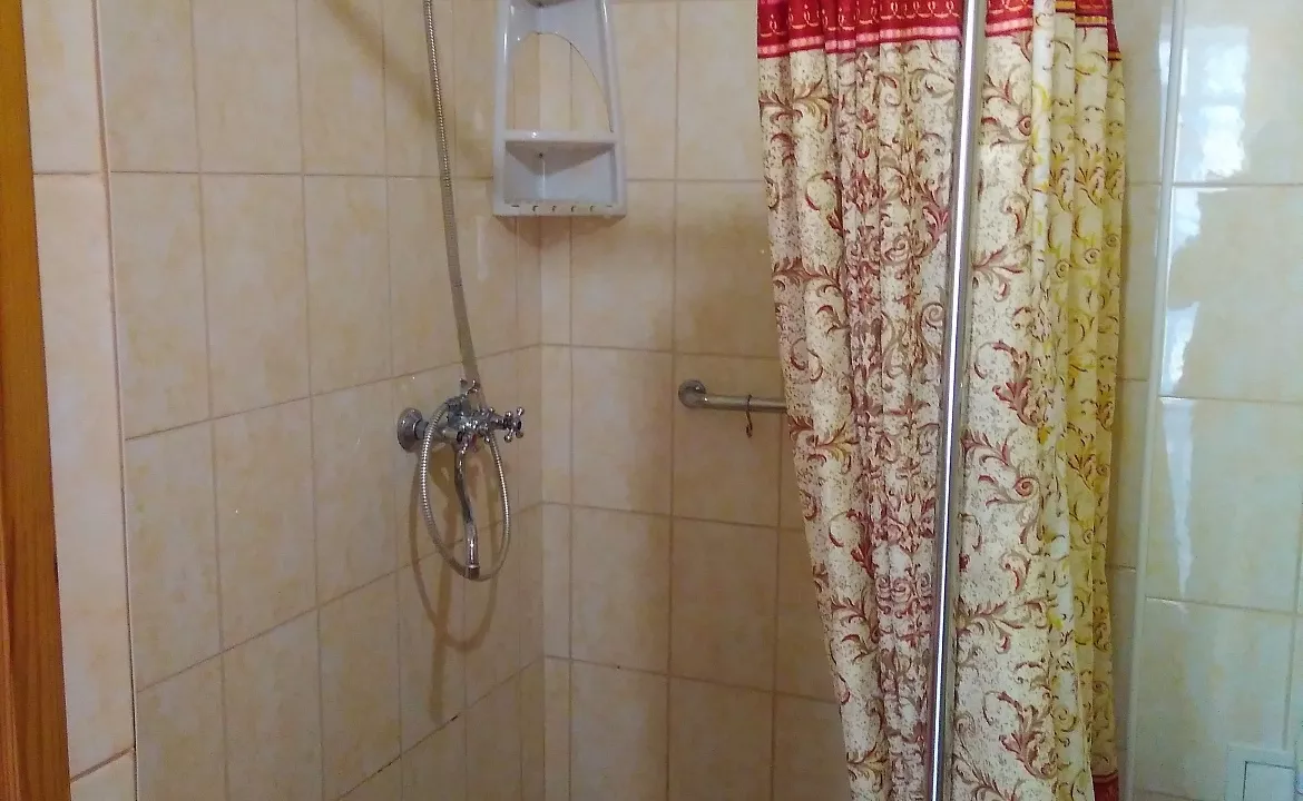 Трёхместный номер на 4-м этаже. Гостевой дом "РОМАНТИКА". Лазаревское