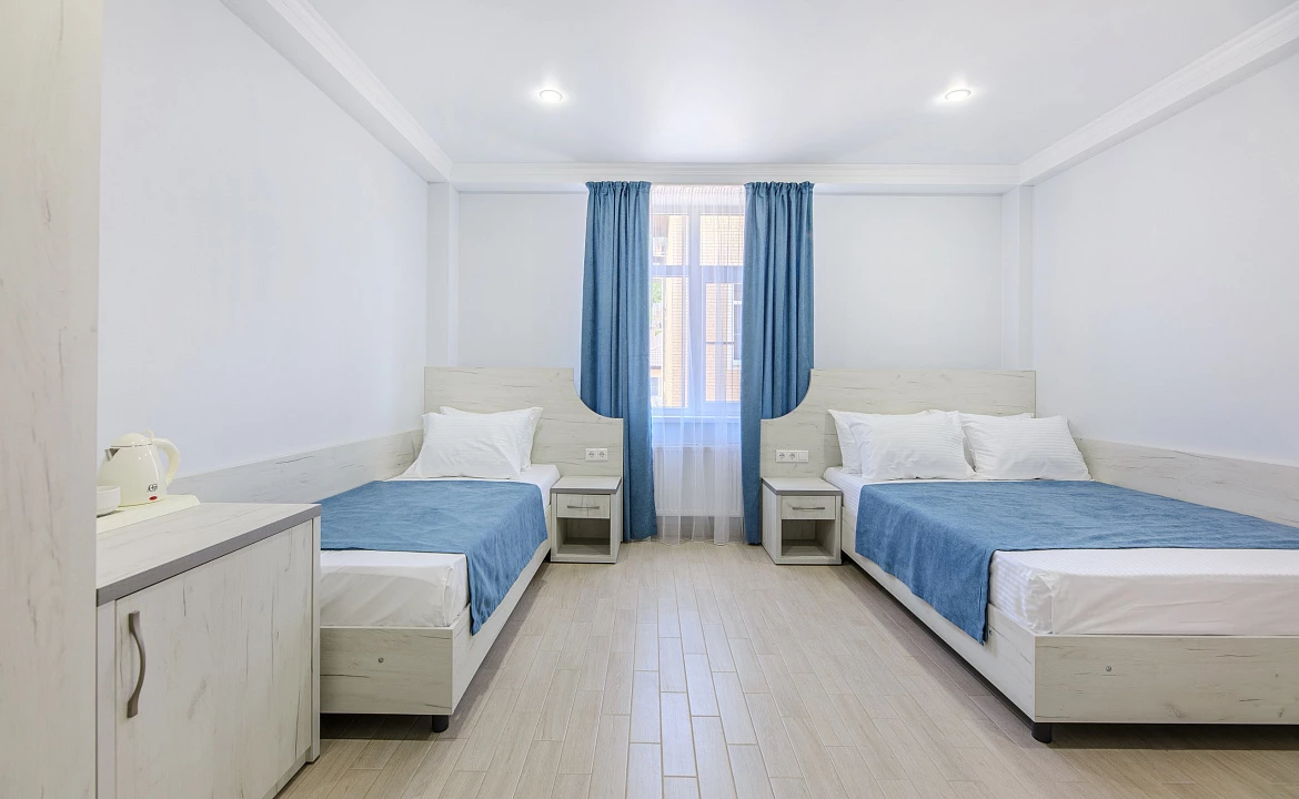 семейный трехместный. Отель отель Авис. Криница