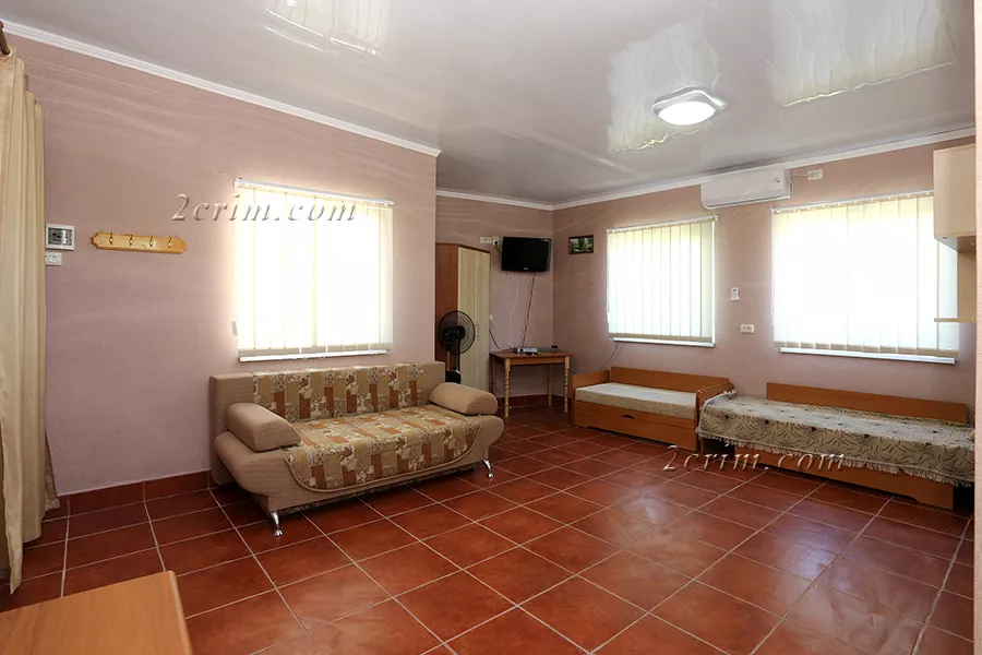 2-х комнатный 4-5-ти местный номер. Гостевой дом "Крымский кораблик". Орджоникидзе