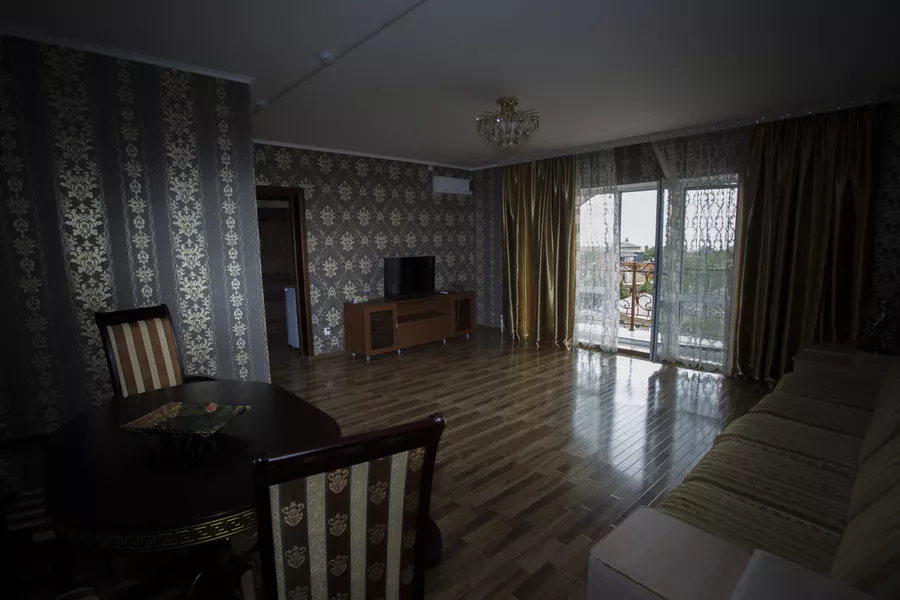 ЛЮКС (с балконом). Отель  "ВАП-отель". Ейск