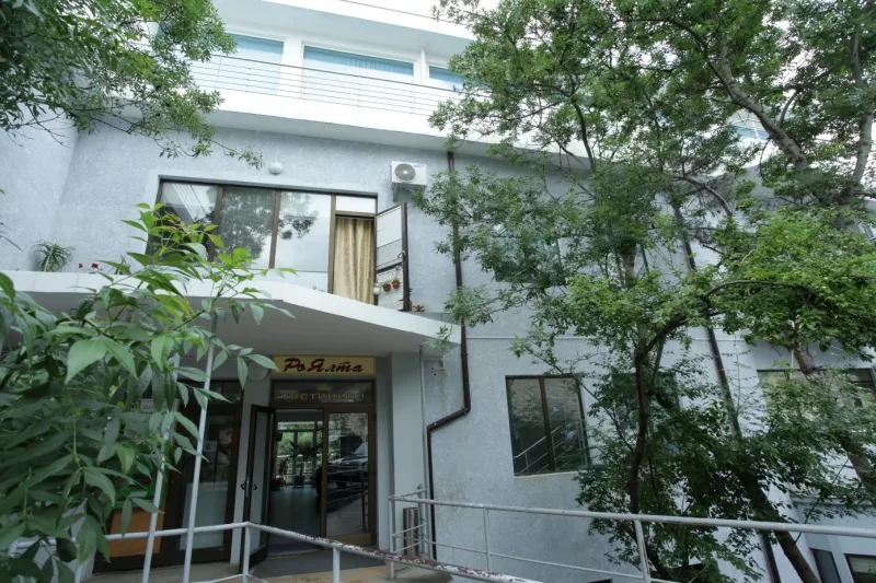 . Гостиница "РоЯлта". Алупка