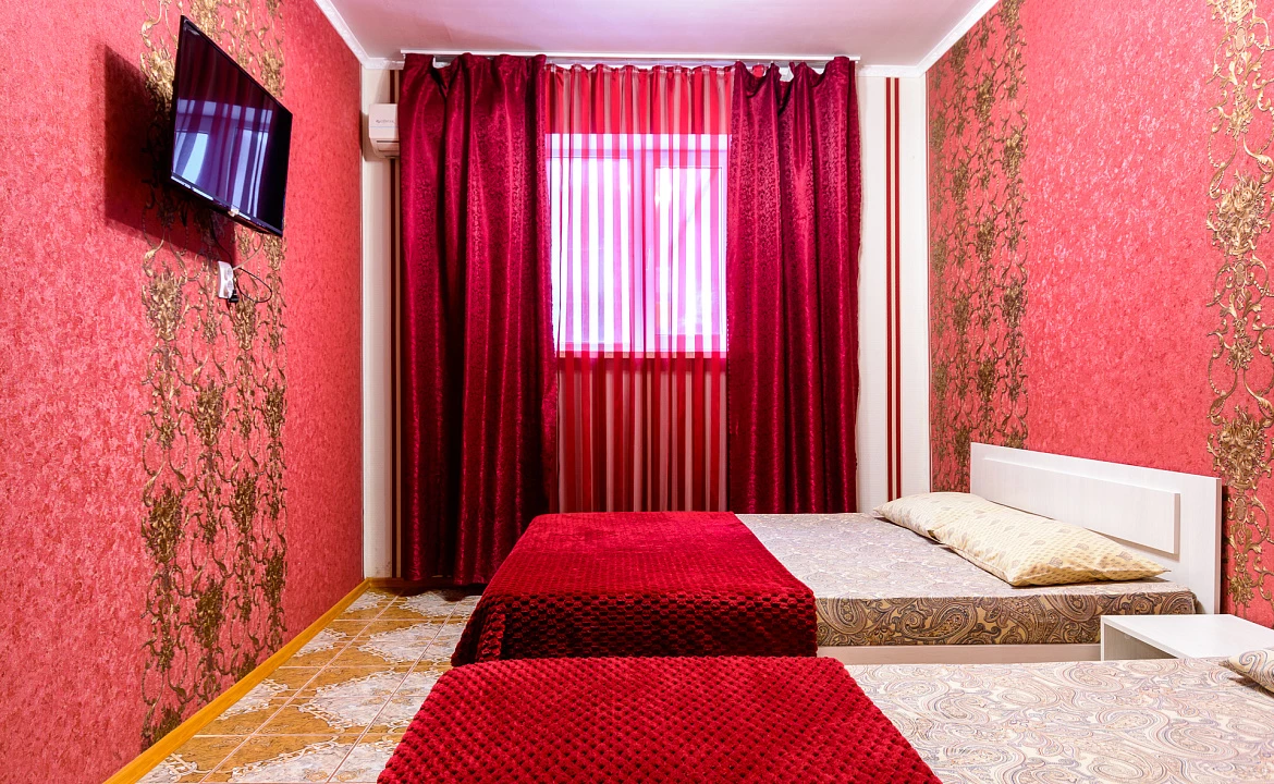 Семейный трёхместный комфорт. Гостевой дом УЮТ на ул. Новороссийское шоссе 1/7. Джубга