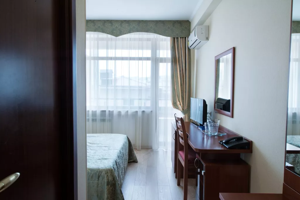 Стандарт 2-х местный с балконом. Отель "Наири". Сочи