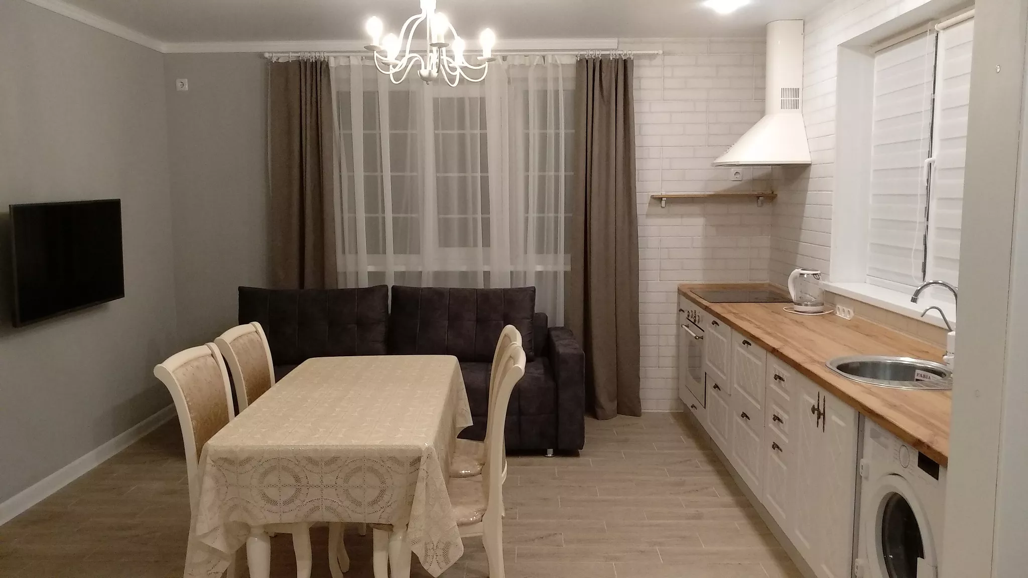 . Частный дом на Набережной в с. Каменское. Крым - частный сектор