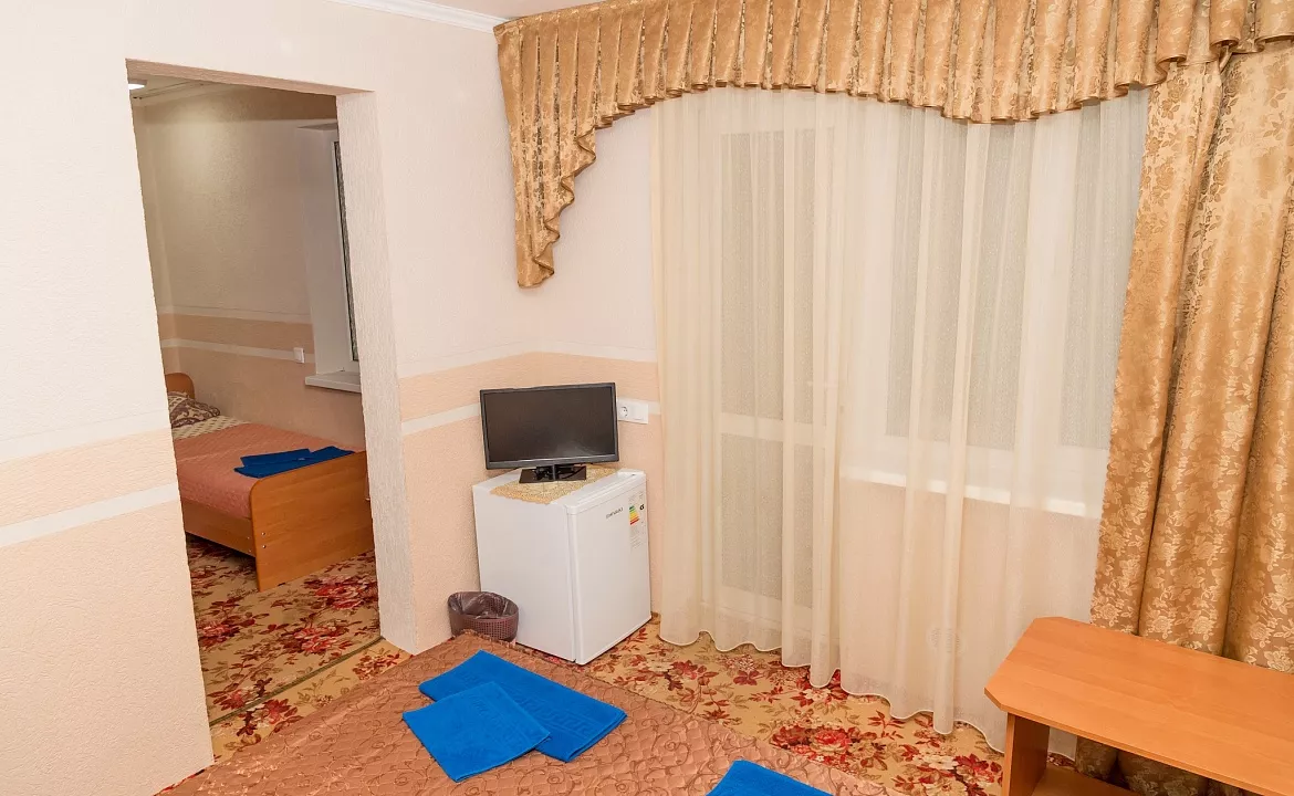 Трехместный номер класса стандарт со всеми удобствами. Гостевой дом "Ника" - Анапа. Анапа Трехместный номер класса стандарт со всеми удобствами. Гостевой дом "Ника" - Анапа. Анапа