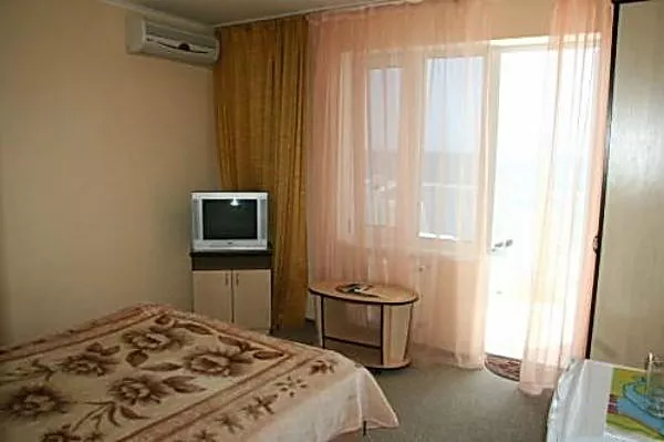 Номер Полулюкс с видом на море. Частная гостиница «Слонотель». Малореченское