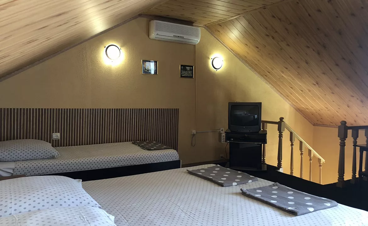 Четырехместный двухэтажный. Гостевой дом АнНи. Гаспра