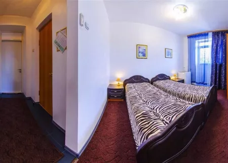 Двухместный полулюкс 1 и 2 этаж. Гостиница "Алекс". Витязево