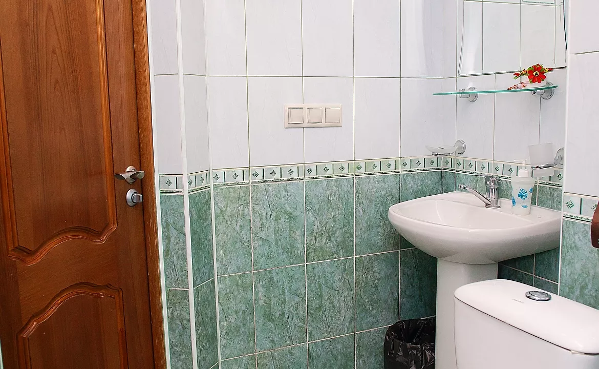 Стандартный семейный номер на 1 этаже . Гостевой дом Дом у Моря ЛАКИ. Геленджик Стандартный семейный номер на 1 этаже . Гостевой дом Дом у Моря ЛАКИ. Геленджик