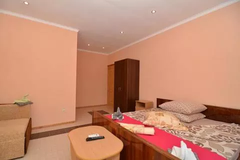 3-х местный «Стандарт». Гостевой дом «Ларимар». Береговое