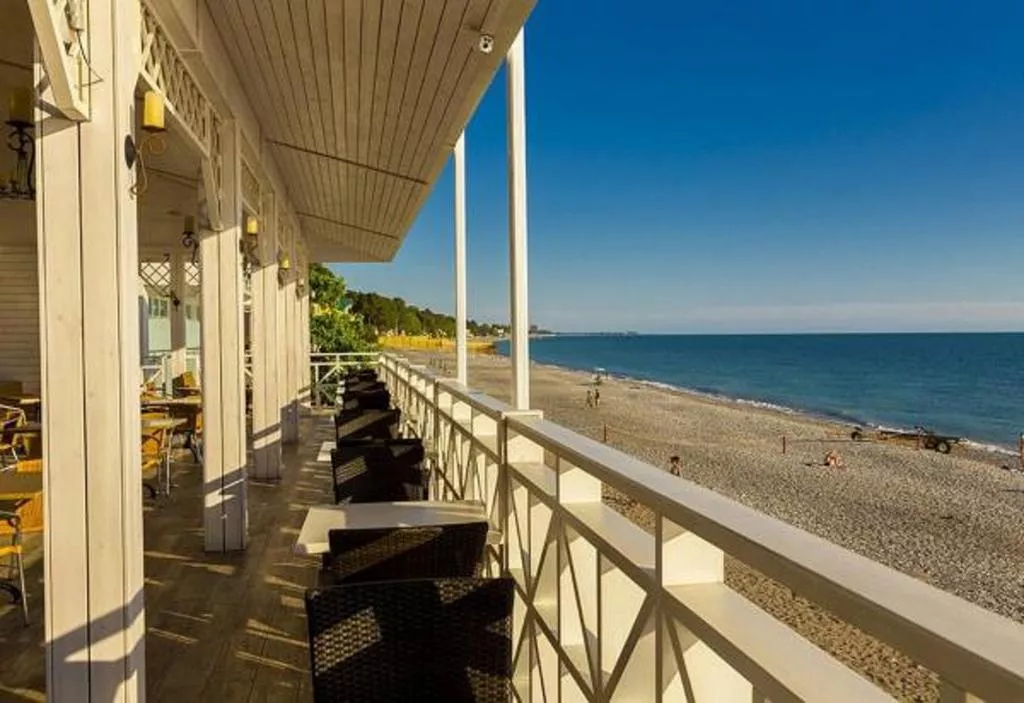 . Отель "Челюскинцев". Гагра