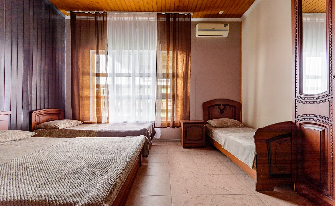 Пятиместный стандарт. Гостевой дом УЮТ на ул. Новороссийское шоссе 1/7. Джубга