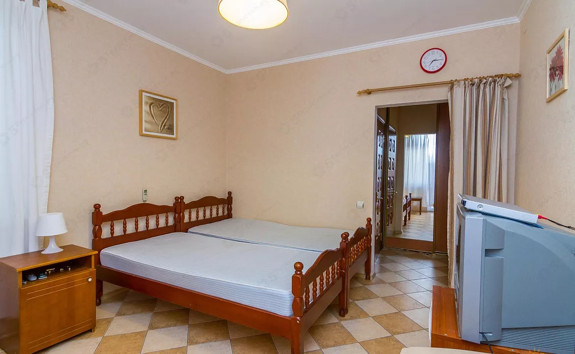 2, 3-х местный «Полулюкс» с балконом, с выходом к бассейну. Гостиница Горная долина. Архипо-Осиповка