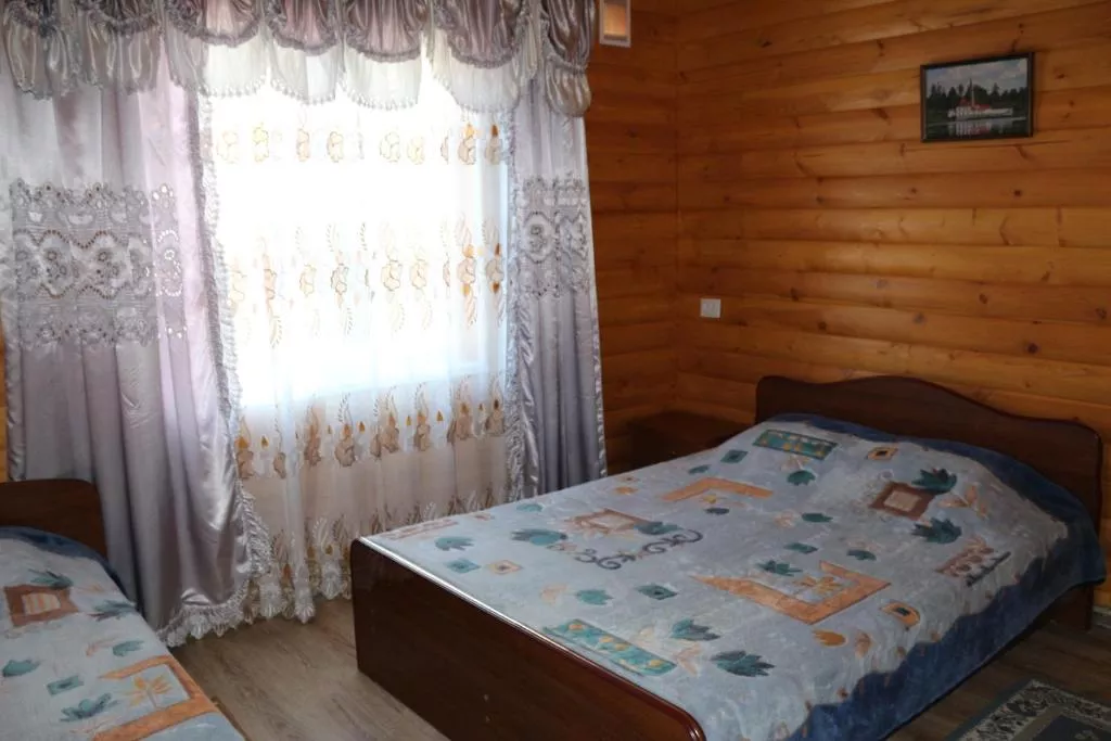 ЧЕТЫРЕХМЕСТНЫЙ В ДЕРЕВЯННОМ СТИЛЕ. Гостевой дом "Сибирячка". Ольгинка