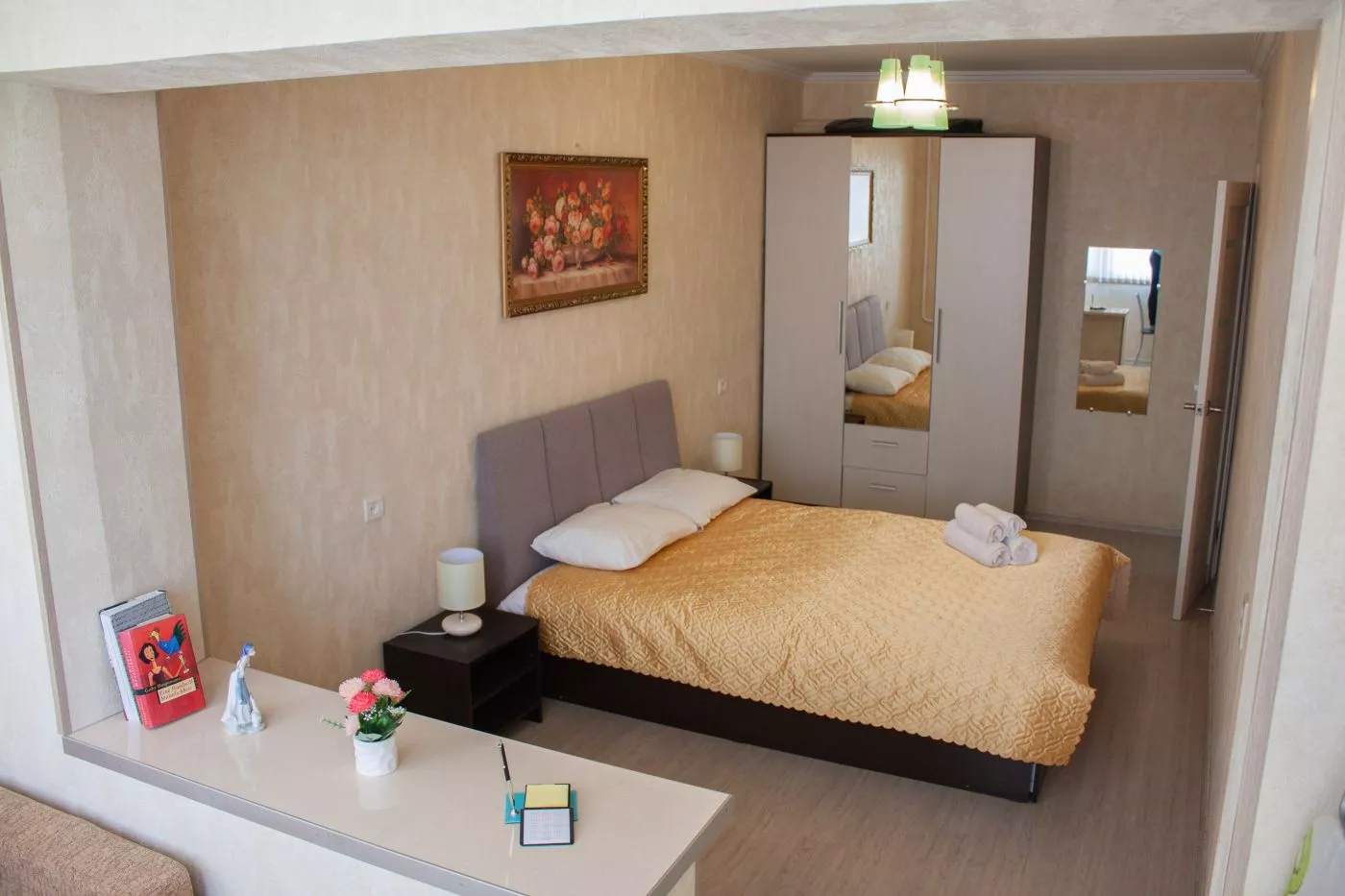 . Квартира в многоквартирном доме 2-комн. в центре Сочи. Сочи