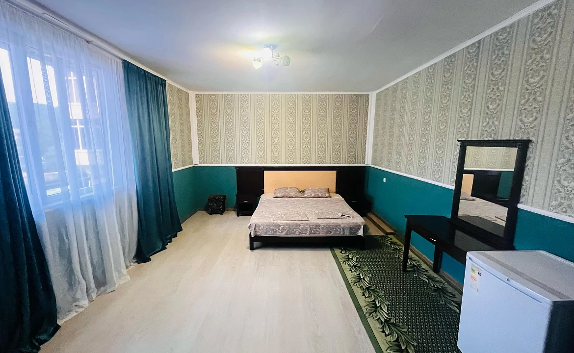 Семейный четырёхместный комфорт. Гостевой дом УЮТ на ул. Новороссийское шоссе 1/7. Джубга