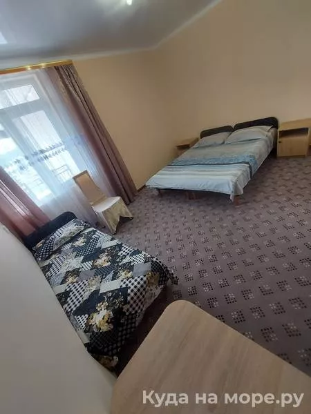 Классический трёхместный номер. Гостевой дом "Нур". Ольгинка