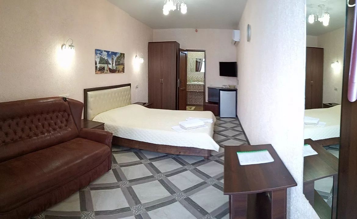 Двухместный номер с балконом «Комфорт/Komfort». Гостевой дом  Vega. Заозерное