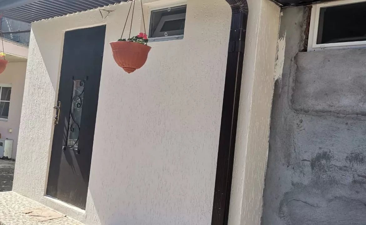 Уютная квартира-студия. Квартира в многоквартирном доме Абазинская 35. Сухум