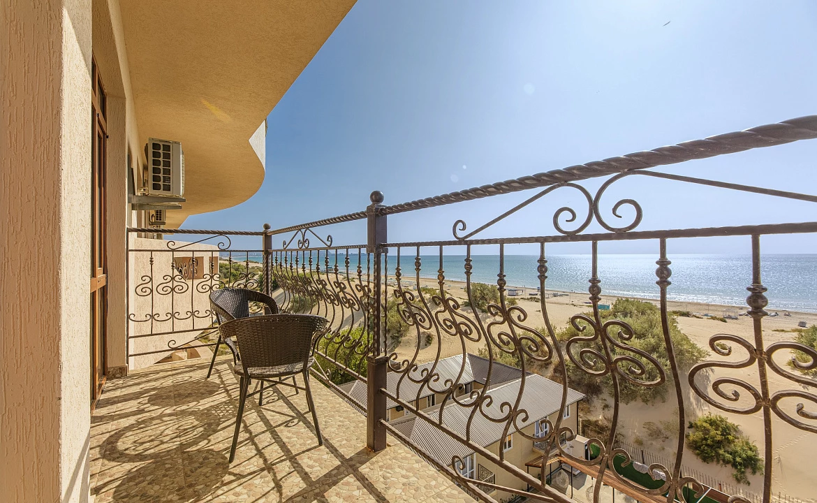 Апартаменты «Люкс» с видом на море. Отель "Alfa Summer". Анапа