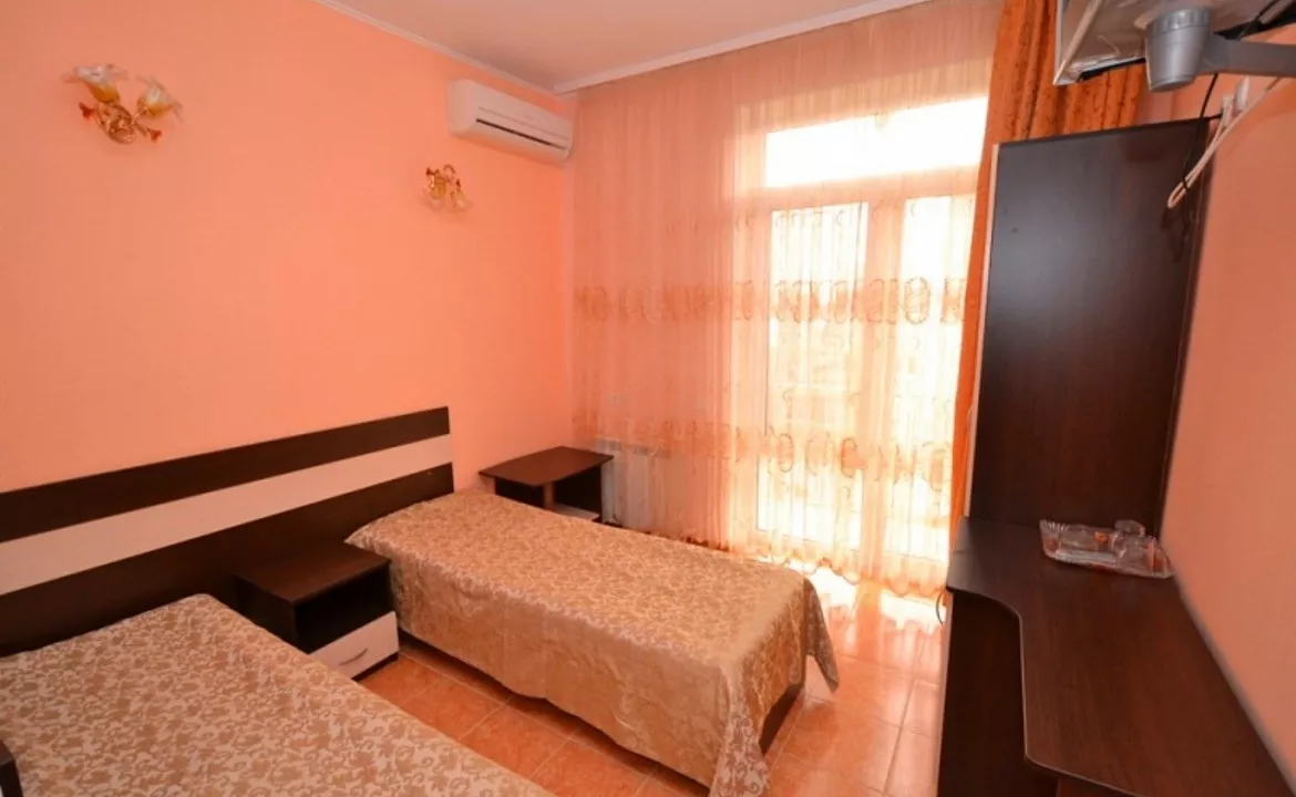 2х комнатный 4х местный номер стандарт с террасой. Отель "Мармелад". Витязево 2х комнатный 4х местный номер стандарт с террасой. Отель "Мармелад". Витязево