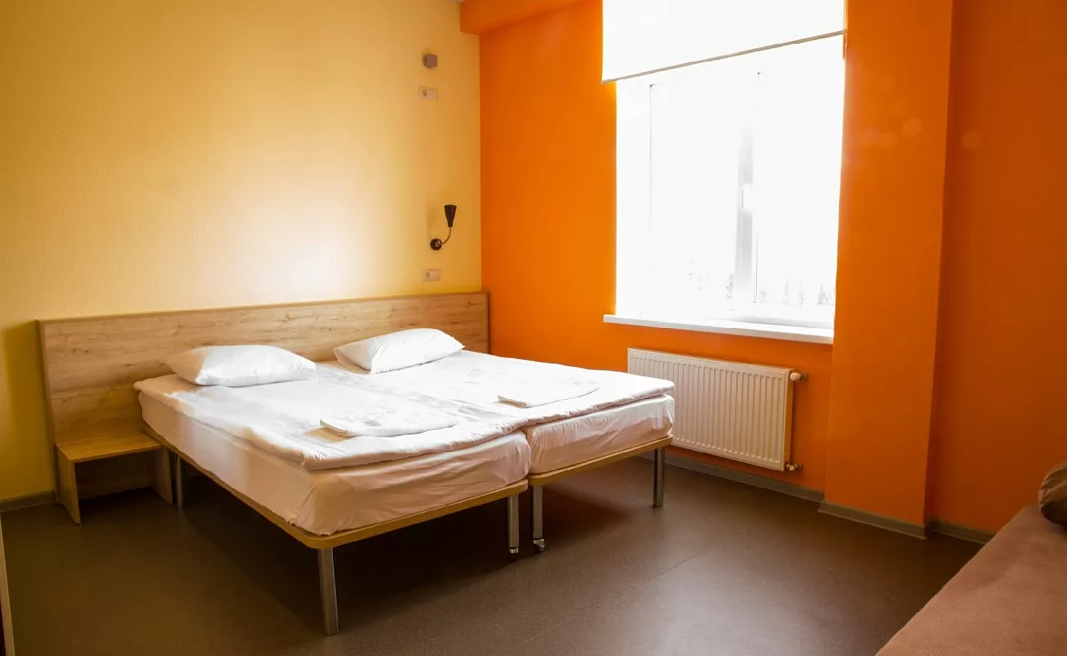 2-местный номер в блоке с удобствами на 2 номера. Хостел Борода. Ялта