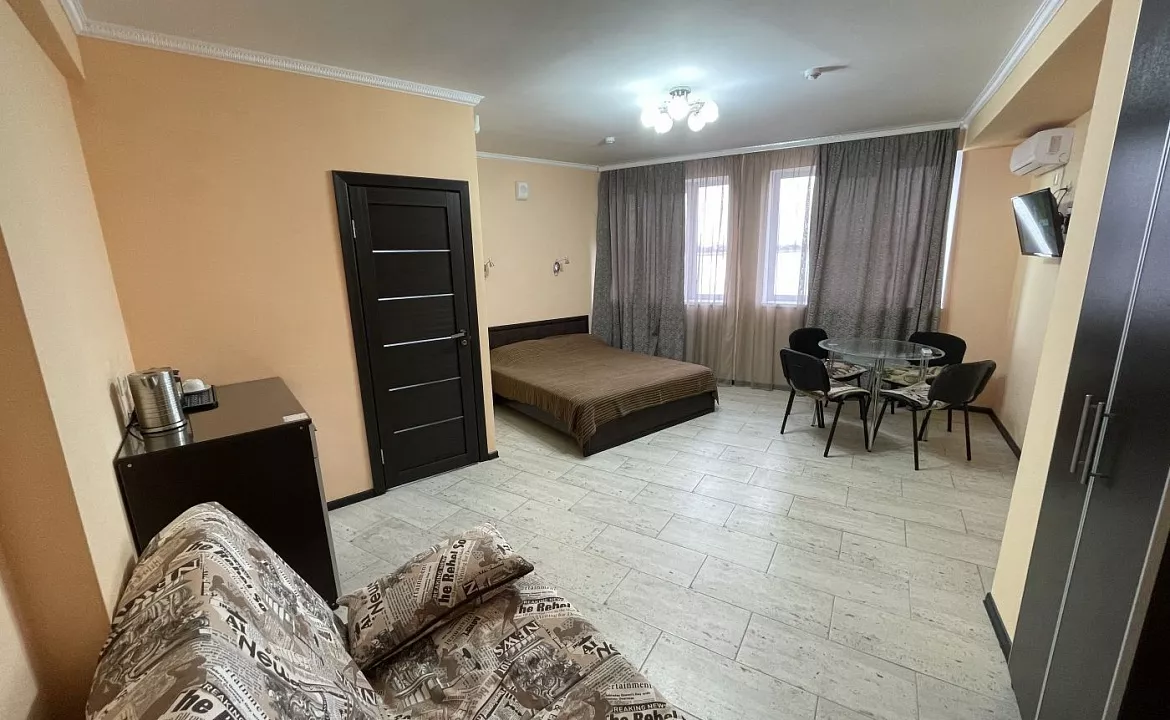 4х Местный. Отель Коста Браво. Евпатория