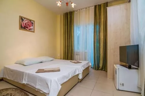 ДВУХМЕСТНЫЙ НОМЕР С 2 ОТДЕЛЬНЫМИ КРОВАТЯМИ И ДУШЕМ. Гостевой дом "ОЛЬГА" - Адлер. Адлер