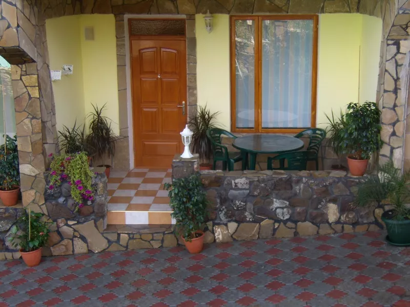 Корпус на ул.Подгорной,27 - Стандарт 150 м спуск к морю. Частное домовладение КАТЮША. Малореченское