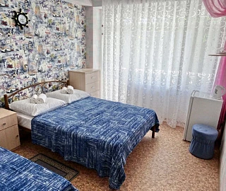 трехместный номер с балконом. Гостевой дом «Ангара». 