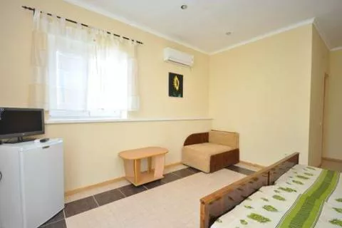 4-х местный «Стандарт». Гостевой дом «Ларимар». Береговое