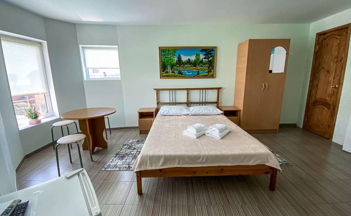 Стандарт 3х местный. Гостевой дом Волна. Нижнее Джемете Стандарт 3х местный. Гостевой дом Волна. Нижнее Джемете