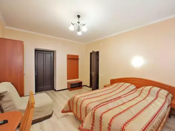 «Полулюкс». Гостиница «Гранд Виктория». Домбай-гостиницы