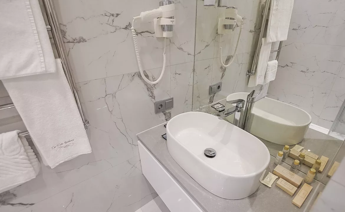 СТУДИЯ с балконом. Гостиница "The White Residence". Сочи