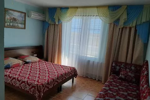 4-х местный «Полулюкс» с балконом. Гостиница «Жемчужина». Архипо-Осиповка