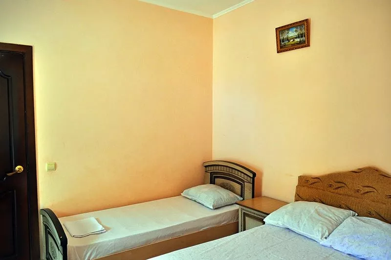 Стандарт 3-х местный. Гостевой дом Дубовая роща. Лермонтово Стандарт 3-х местный. Гостевой дом Дубовая роща. Лермонтово