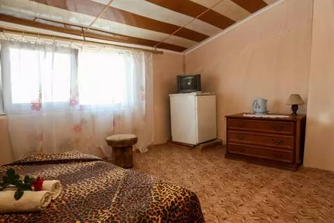 Номер 4-х местный «Улучшенный». Гостевой дом «Виктория» - Заозерное. Заозерное Номер 4-х местный «Улучшенный». Гостевой дом «Виктория» - Заозерное. Заозерное