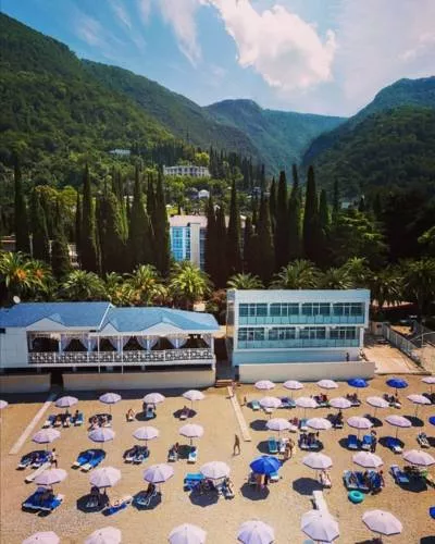 . Отель "Челюскинцев". Гагра