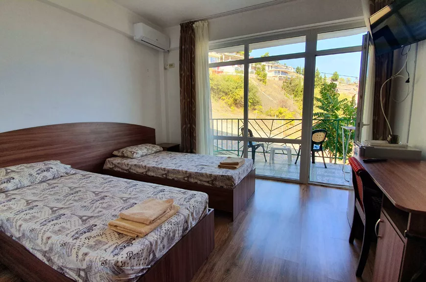 2-местный номер с балконом и видом на море и горы. Гостевой дом «Камилла Sunrise». Алушта