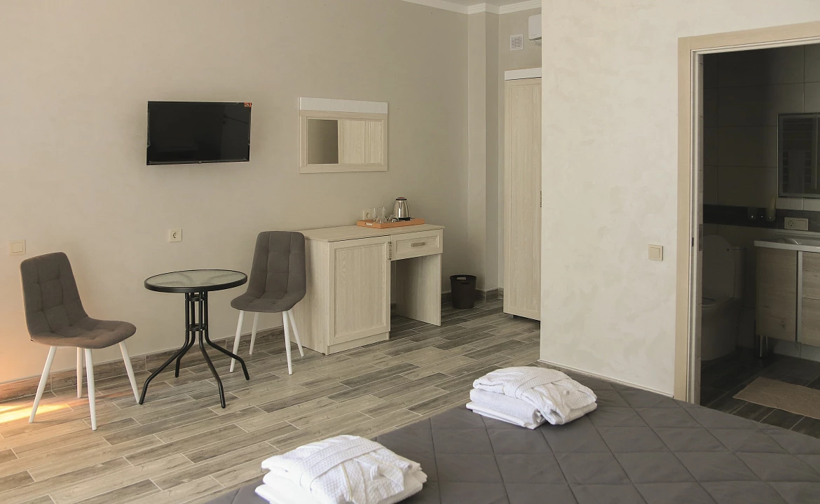 Двухкомнатный четырехместный номер с видом на сад. Вилла Абхазия. Цандрипш