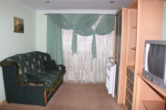 Номера со своим двориком на Маратовской 57. Отель Кайрос. Кореиз