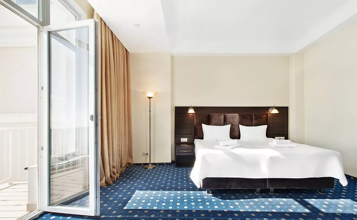 De Luxe. Отель "Бристоль". Ялта