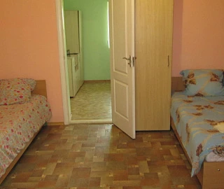 Двухкомнатный со смежными комнатами. Пансионат "Крабовая бухта". 