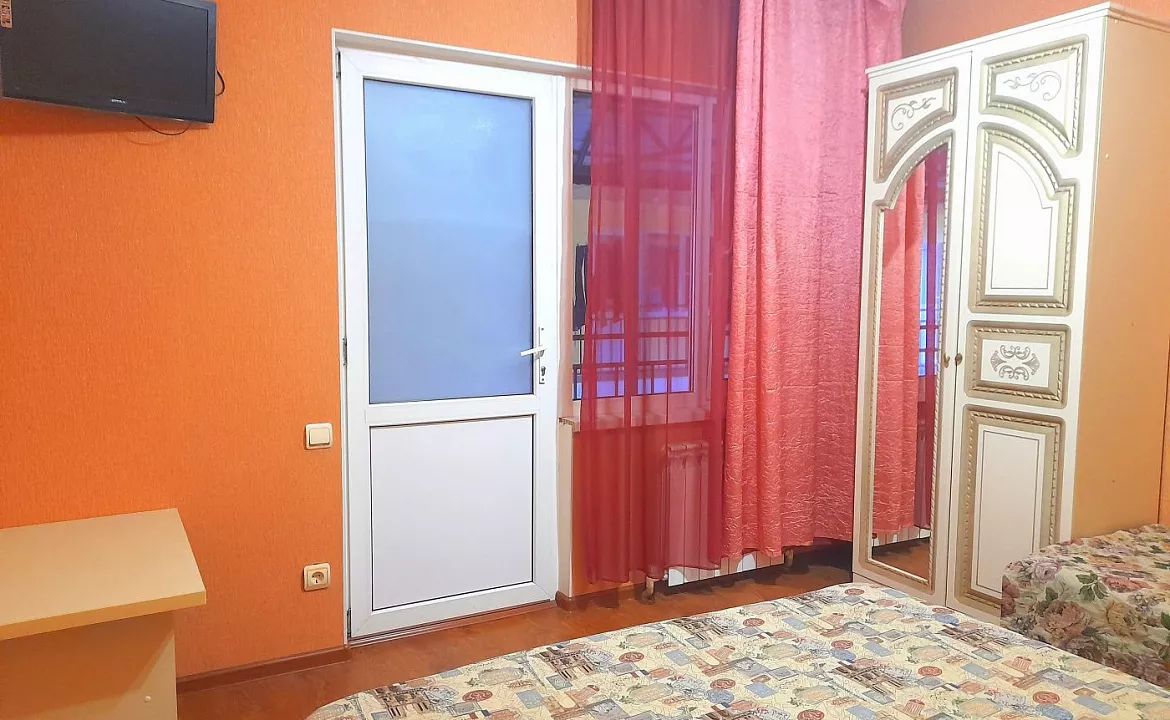 Трёхместный эконом. Гостевой дом Южный берег.. Адлер