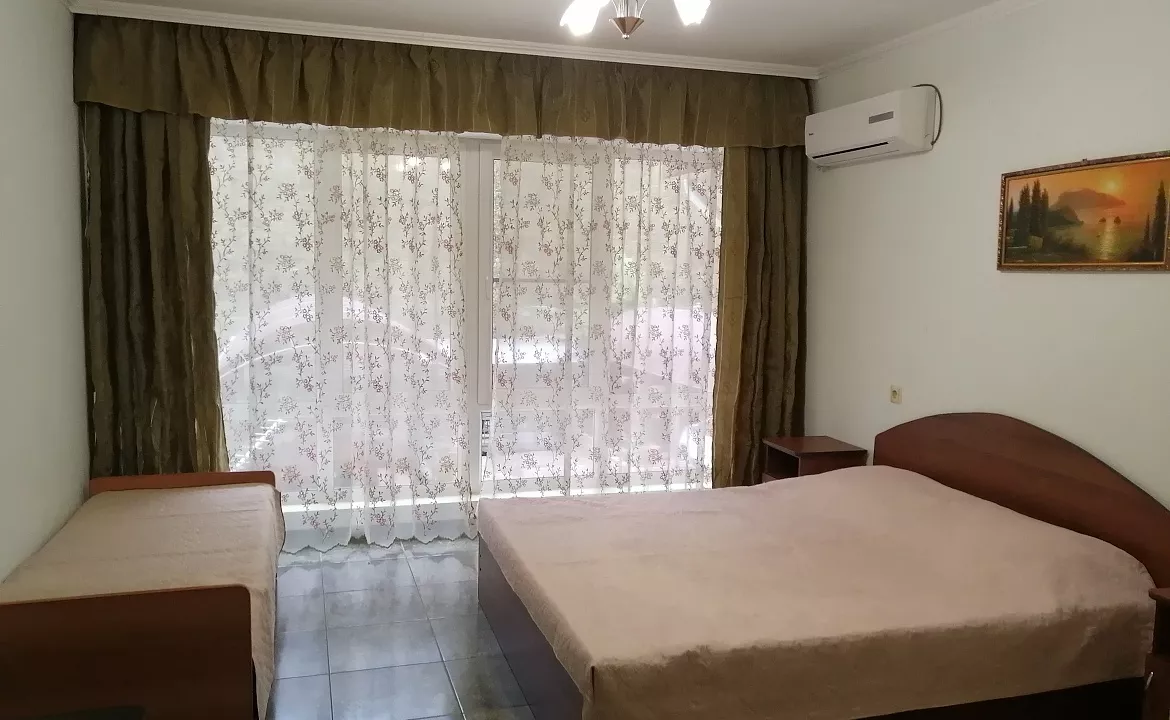 Четырёхместный номер на 2-м этаже. Гостевой дом "РОМАНТИКА". Лазаревское