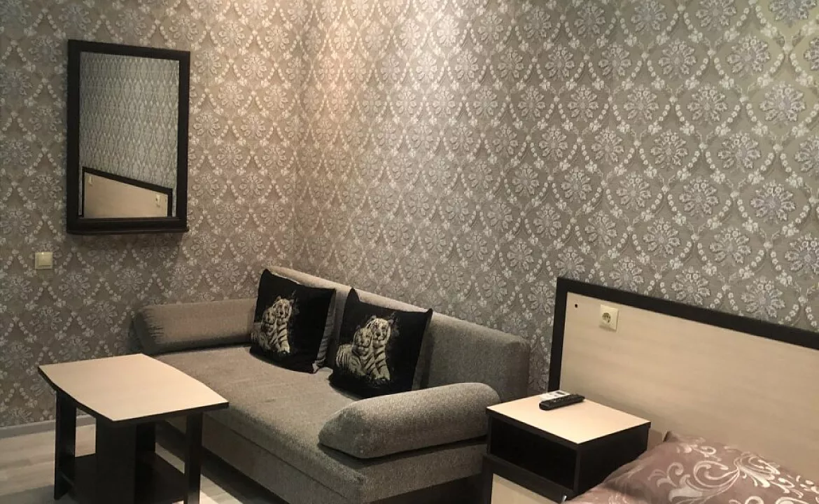 Четырехместный улучшенный номер с балконом, от 1 до 4 гостей, двуспальная кровать, балкон. Мини-отель Моника. Анапа Четырехместный улучшенный номер с балконом, от 1 до 4 гостей, двуспальная кровать, балкон. Мини-отель Моника. Анапа