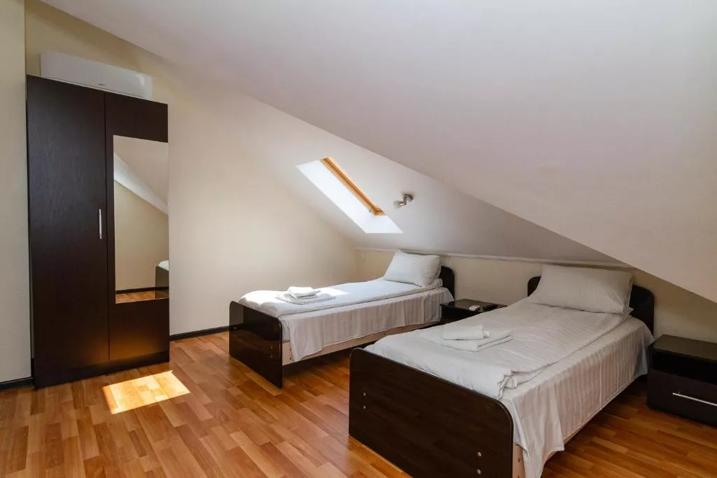  Пятиместный двухкомнатный без балкона. Гостевой дом "Адмирал" - Небуг. Небуг